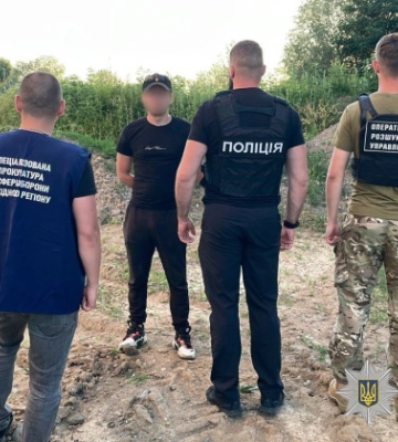 5000 доларів за «зелений кордон» — в Ужгороді викрили переправника військовозобов’язаних