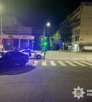 У Хмельницькому внаслідок ДТП потрапив до лікарні 20-річний мотоцикліст, - поліція