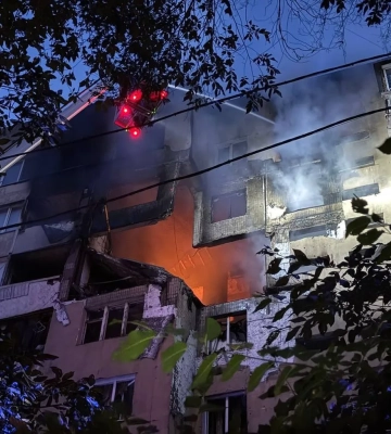 Существенно повреждена многоэтажка, есть пострадавшие: в Одессе показали последствия ночной атаки РФ 
