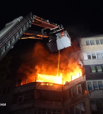 Дроны атаковали Одессу: известно о пострадавших, пожар охватил несколько этажей дома (фото, видео)