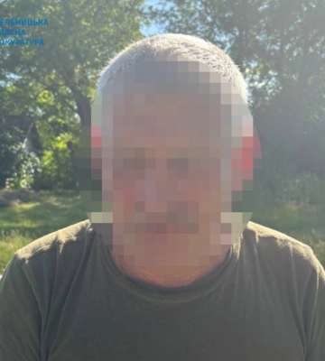 На Хмельниччині повідомлено про підозру пенсіонеру, який вдарив людину ножем