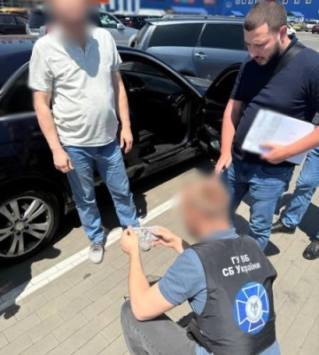 В Одесі затримали чоловіка за пропозицію працевлаштувати в СБУ за дев’ять тисяч доларів