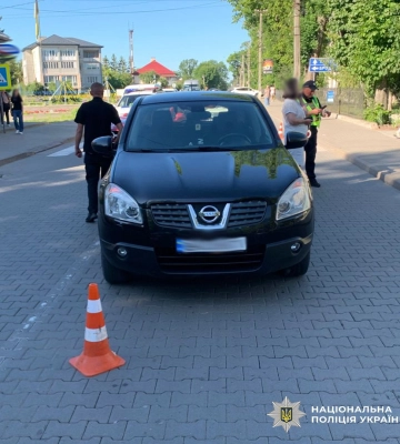 На Львівщині водійка позашляховика на пішохідному переході збила 18-річну дівчину: постраждала в лікарні, - ФОТО