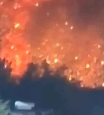 Взрывы в Донецкой области: удар по складу в Харцызске попал на видео Взрывы в Донецкой области: удар по складу в Харцызске попал на видео
