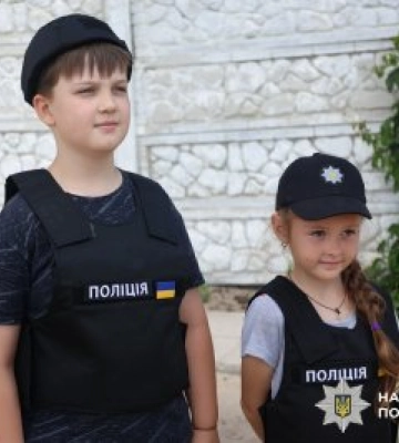 Навчаємо та підтримуємо - ювенальні поліцейські і рятувальники у мобільному класі безпеки навчали дітей-вимушених переселенців&amp;hellip;