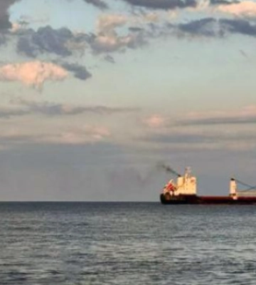 З порту Маріуполя вивезли танки та БМП — колони рушили у бік Запорізької області