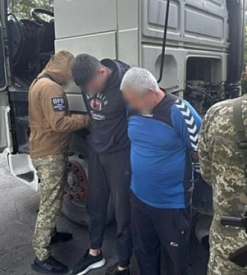Житель Днепропетровщины спрятался в фуре, чтобы обойти пограничный контроль