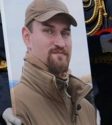 Київ попрощався із загиблим пілотом, Героєм України Максимом Устименком 