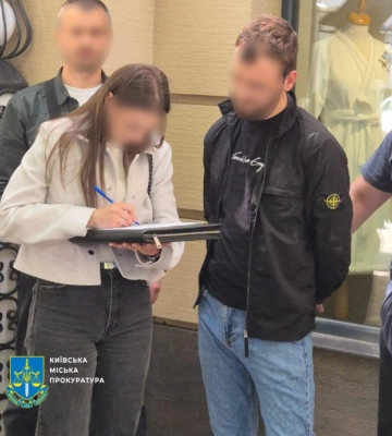 У Києві затримали чоловіка, який за $13 000 обіцяв переправити ухилянта до Молдови