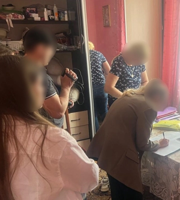 Мама у Львові двічі оженила сина на жінках з інвалідністю