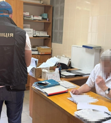 На Тячівщині лікар за хабарі підробляв призовникам документи про інвалідність