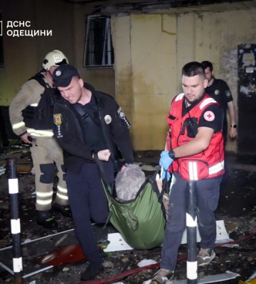 В Одесі рятувальники евакуювали 50 людей з палаючої багатоповерхівки