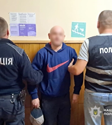 На Чернігівщині поліція затримала зловмисника за умисний підпал чужого автомобіля На Чернігівщині поліція затримала зловмисника за умисний підпал чужого автомобіля