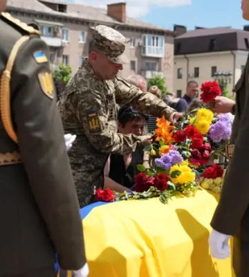 Називали &quot;людина-війна&quot;: на Черкащині попрощалися з командиром 110-ї ОМБр полковником Сергієм Захаревичем