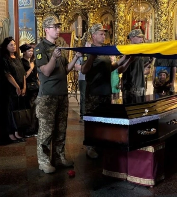 Відспівували там, де й хрестили. Київ попрощався з 21-річним військовим Вадимом Пахомовим
