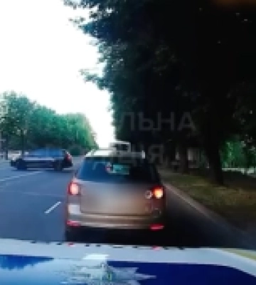 У Луцьку впіймали водія, який перетнув подвійну суцільну