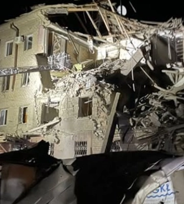 Удар по Краматорську: під завалами будинку перебувають люди