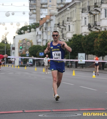 Спортивна ходьба посеред центру: хто переміг на цьогорічній «Луцькій десятці». Фоторепортаж