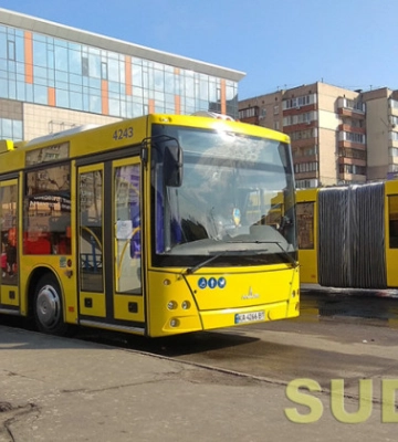 У Києві через російську атаку змінено рух автобусів, тролейбусів та кільцевої електрички