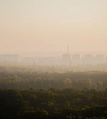 У Києві – смог через спричинені ударами пожежі. Міндовкілля дало поради, як вберегтися