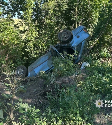 На Волині легковик на чималій швидкості вилетів з траси, водій не вижив