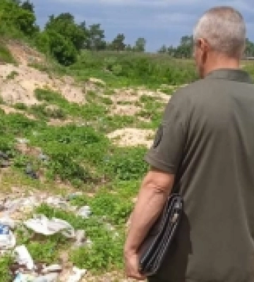 На Рівненщині екоінспектори виявили стихійне сміттєзвалище