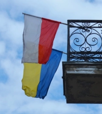 Через повітряну атаку на Київ постраждав консульський відділ посольства Польщі