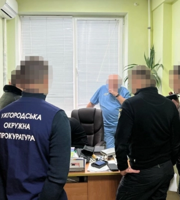 Хабарі від військовозобов&#039;язаних за отримання інвалідності: на Закарпатті підозрюють лікаря