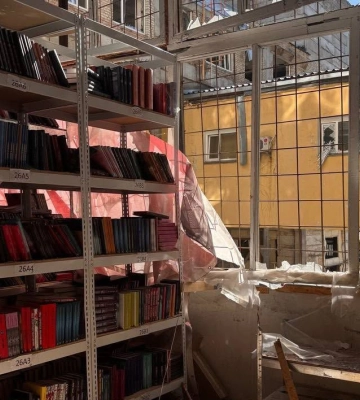Частину книжок пошкоджено. Внаслідок масованої атаки на Київ руйнувань зазнав склад та інтернет-магазин видавництва Наш Формат