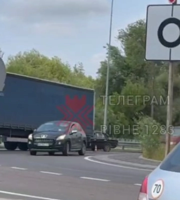 На одній вулиці у Рівному трапилося дві ДТП