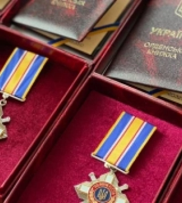 На Рівненщині родичам мужніх захисників вручили їхні посмертні відзнаки