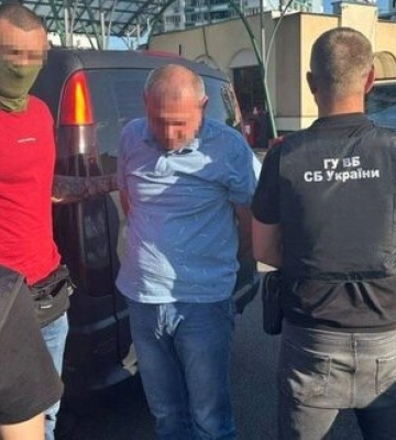 За 11 тисяч доларів - відстрочка від мобілізації: в Одесі двоє чоловіків обіцяли вплинути на ТЦК. ФОТОрепортаж