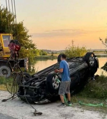 Смертельний кульбіт у ставок: на Тернопільщині водій в'їхав у водойму та загинув (ФОТО)