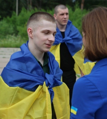 З полону додому повернулися захисники Маріуполя, Харківщини та Херсонщини