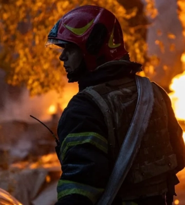 ДСНС: під завалами у Києві виявили тіло