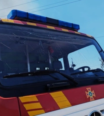 У Кривому Розі внаслідок повторного удару РФ постраждали двоє рятувальників