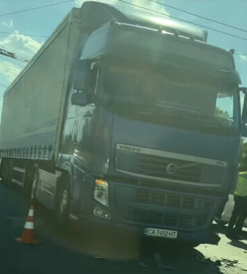 У поліції розповіли деталі аварії за участі вантажівки у Черкасах
