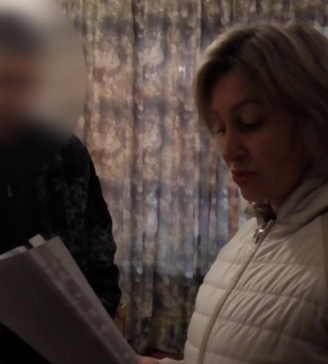 У Вінниці шахрай викрав майже мільйон гривень у матері загиблого воїна — справу передано до суду