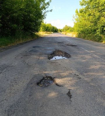 Дорога Рівне - Млинів - яма на ямі