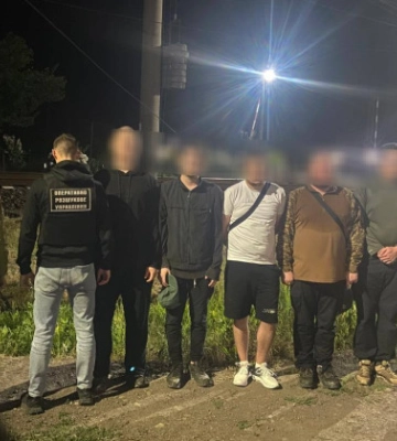 Втеча в розстрочку – біля кордону зі Словаччиною затримали групу порушників і переправника