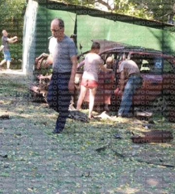 В Одесі підірвали автомобіль військовослужбовця – фото та відео