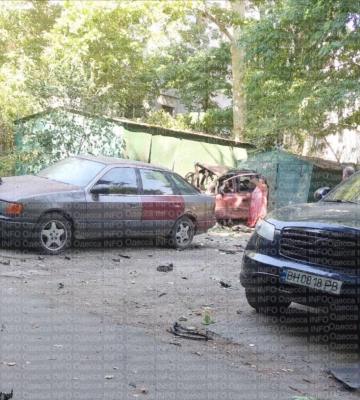 Автомобіль вибухнув в Одесі — постраждав чоловік