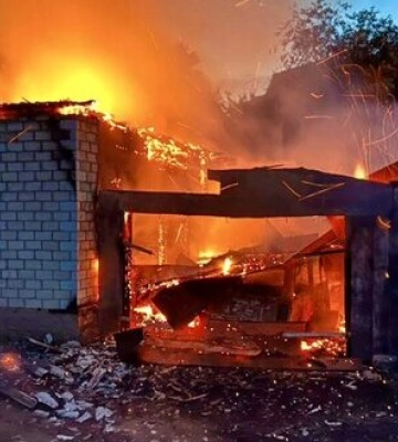 Ворог ударив по селу на Чернігівщині: поранено чоловіка. ФОТОрепортаж
