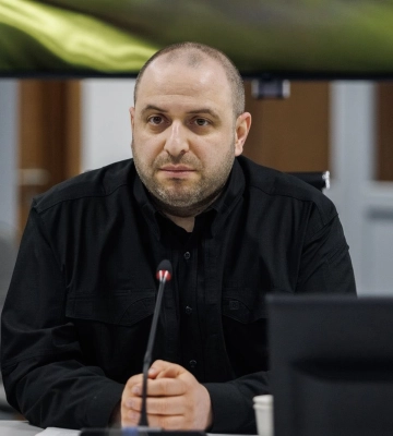 В доме с бассейном и картинной галереей: глава ЦПК показала, как живет семья Умеровых в США (видео) В доме с бассейном и картинной галереей: глава ЦПК показала, как живет семья Умеровых в США (видео)