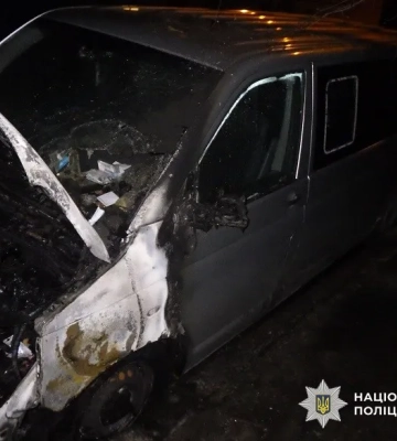 У Києві затримали зловмисницю, яка спалили два автомобілі