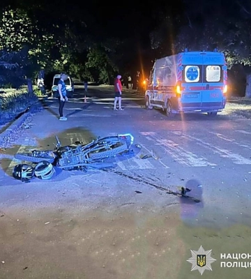 У Вознесенську постраждали двоє підлітків, які на мотоциклі зіткнулись зі швидкою