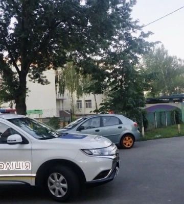 У Києві чоловік після суперечки почав стріляти у підлітків
