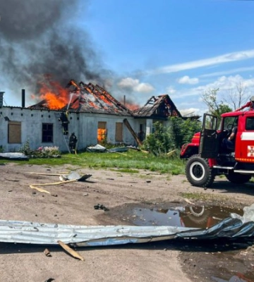 Росіяни атакували авіабомбами прифронтове селище на Харківщині
