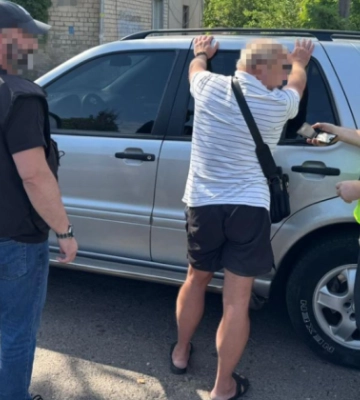 В Николаевской области разоблачили врача и посредника, которые за $3 тысячи обещали избежать службы в армии