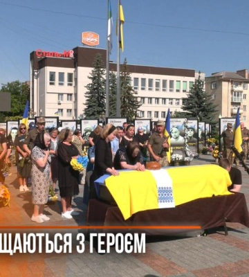 "Пам'ять про нього залишиться назавжди": у Рівному попрощалися із Героєм Сергієм Дударем (ВІДЕО)